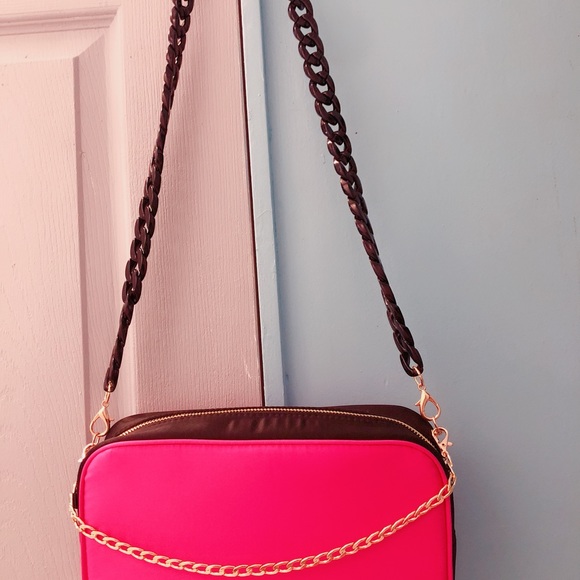 Prada cosmetic pouch &Chain - Picture 4 of 6